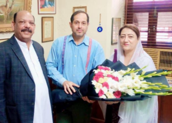 Former MNA Asiya Nasir calls on Isphanyar Bhandara