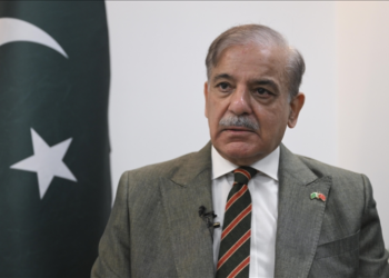 PM Shehbaz holds Eid calls with Kuwaiti and Omani leaders; pledges support amid regional tensions
