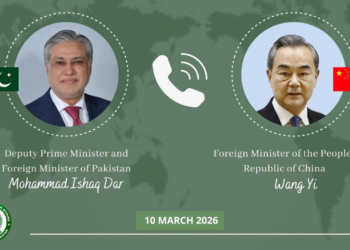 Ishaq Dar holds call with Chinese FM Wang Yi, stresses need for Middle East de-escalation