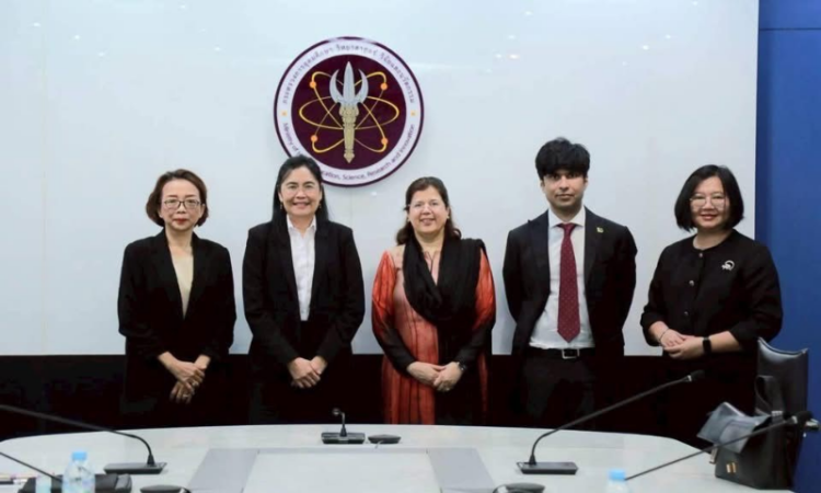 Pak Envoy, Thai education official discuss academic cooperation