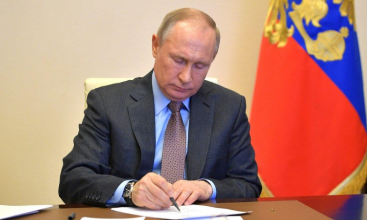 Putin greets Muslims on Eid-ul-Fitr, praises community contributions