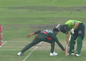 Salman Ali Agha run out in bizarre fashion as Pakistan post 274 in second ODI against Bangladesh