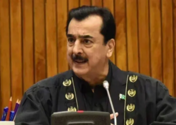 Gilani pays tribute to national heroes on Youm-e-Shuhada