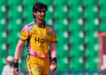 Ali Raza becomes youngest Pakistani bowler to take PSL hat-trick