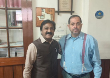 Albert David calls on Isphanyar Bhandara, discusses minority rights