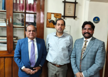 Bishop Siddique Gill meets Isphanyar Bhandara, receives church sound system support