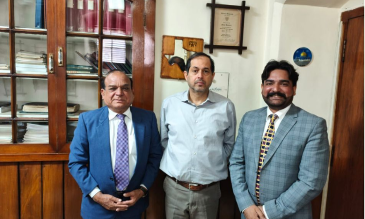 Bishop Siddique Gill meets Isphanyar Bhandara, receives church sound system support