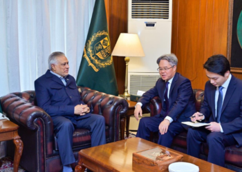 Pakistan, China reaffirm support for diplomacy as Dar meets Chinese Envoy