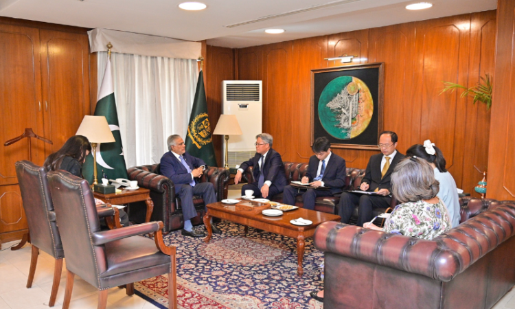 Chinese Envoy meets Ishaq Dar, backs Pakistan’s role in US-Iran engagement