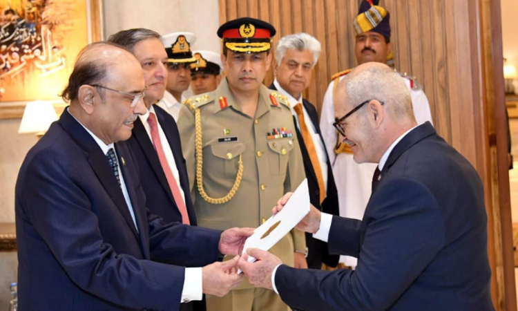 Cuban Ambassador presents letters of credence to the President of Pakistan