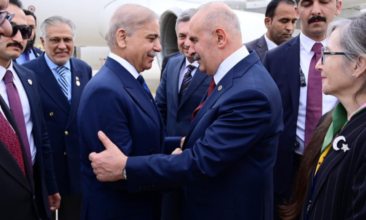 FM Ishaq Dar arrives in Antalya for Diplomacy Forum