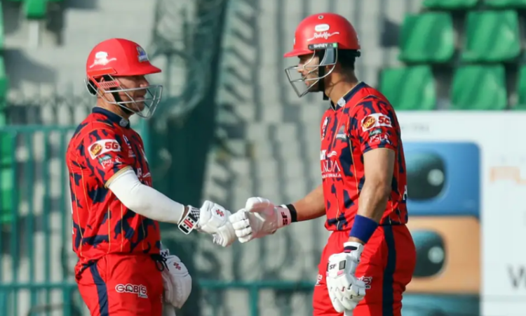 Karachi Kings thrash Quetta Gladiators, seal playoff spot in PSL 11