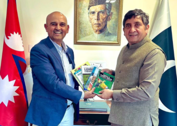 Pak Envoy receives Nepali conservationist