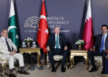 PM Shehbaz Sharif holds trilateral meeting with Türkiye and Qatar leaders at Antalya Forum