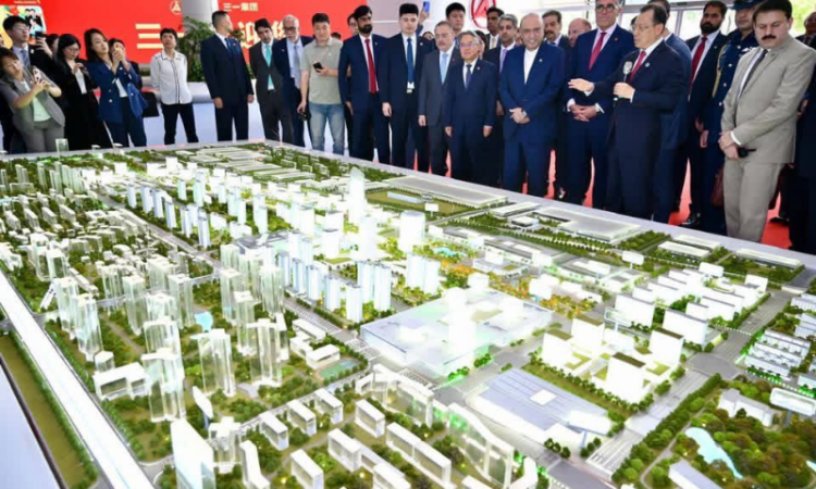 President Zardari visits SANY Heavy Industry in Changsha