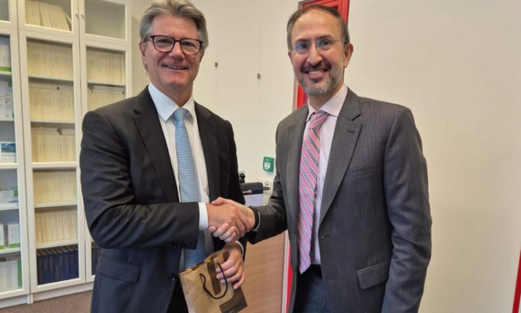 Pakistan envoy in the Hague discusses expanded legal cooperation with international law academy