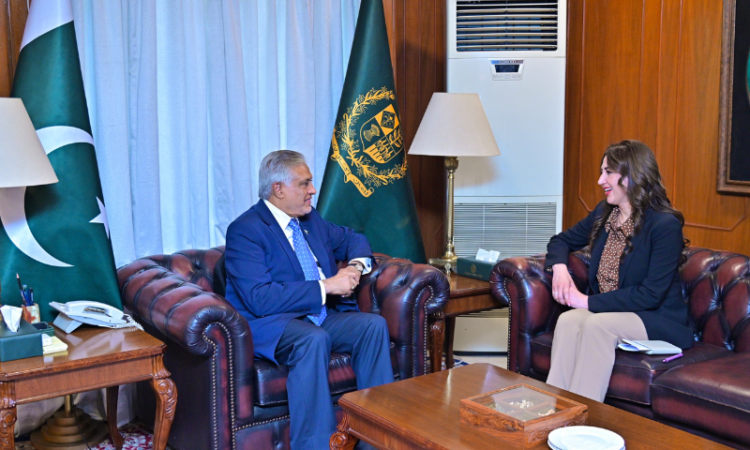Dar urges US-Iran dialogue, ceasefire extension in meeting with US diplomat