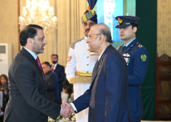 President confers Tamgha-e-Imtiaz on Naveed Anwar Chaudhry