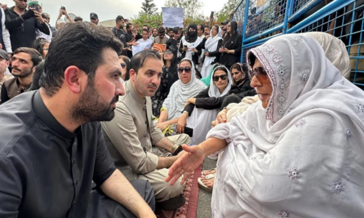 CM KP joins sit-in near Adiala jail as PTI protest continues amid security lockdown