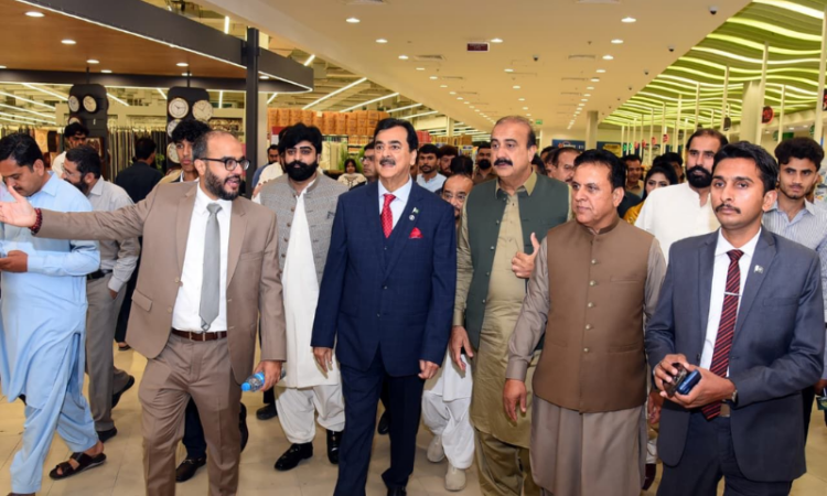 Gilani says government working with business community to boost trade and investment