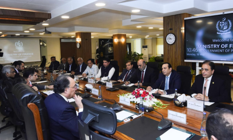 FPCCI delegation meets finance minister, presents budget proposals