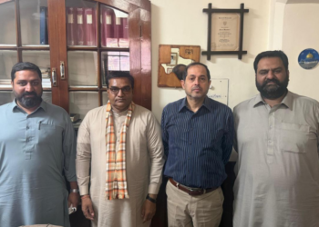 Albert David meets Isphanyar Bhandara to discuss minority affairs