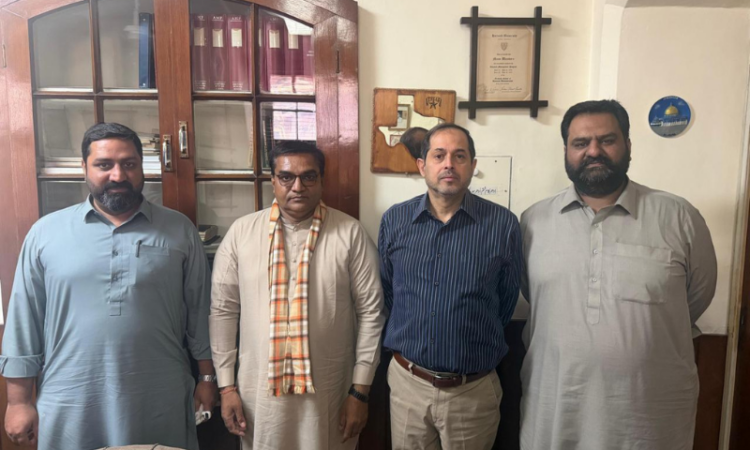 Albert David meets Isphanyar Bhandara to discuss minority affairs