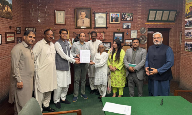 Minority rights delegation meets Isphanyar Bhandara, seeks support for proposed caste-based bill