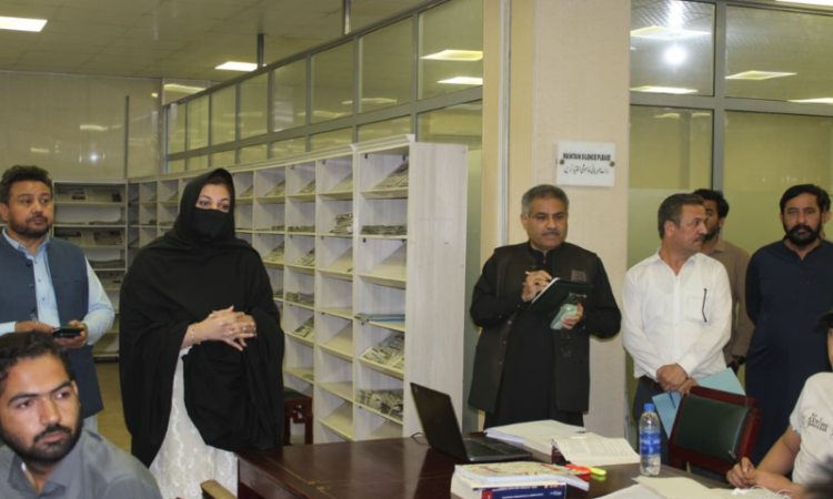 Nosheen Iftikhar visits National Library, stresses promotion of reading culture among youth
