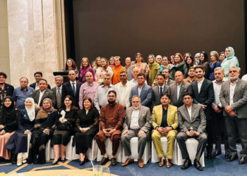 Pak Envoy attend fundraising event