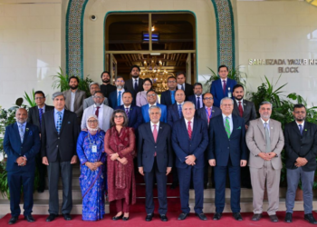 Ishaq Dar welcomes Bangladeshi civil servants under Pakistan-Bangladesh knowledge corridor initiative