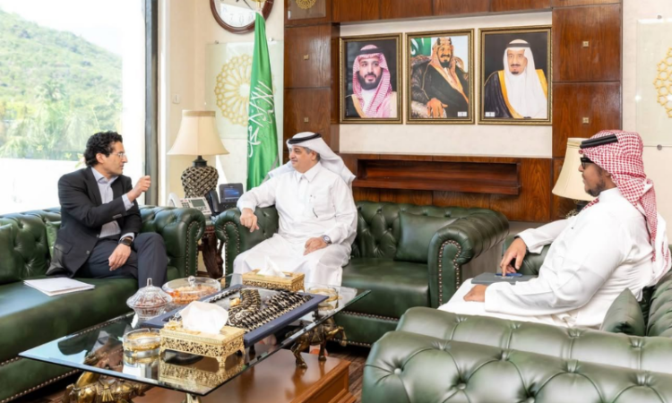 Petroleum minister meets Saudi Ambassador