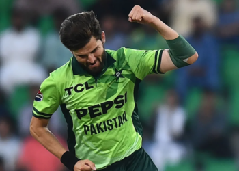 Shaheen’s three-wicket haul restricts Australia to 157 in decisive Lahore ODI