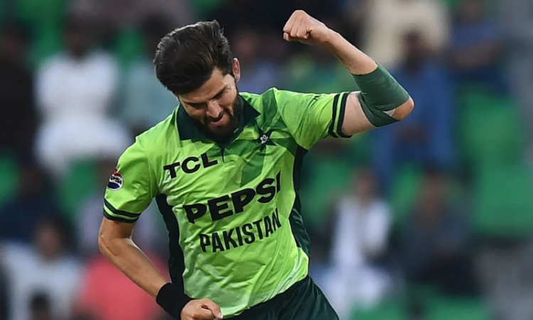 Shaheen’s three-wicket haul restricts Australia to 157 in decisive Lahore ODI