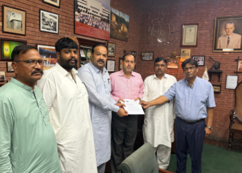 Isphanyar Bhandara extends financial support to Fatima Villas housing society
