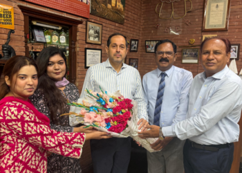PML-N minority wing delegation meets Isphanyar Bhandara to discuss community issues