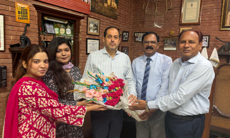 PML-N minority wing delegation meets Isphanyar Bhandara to discuss community issues