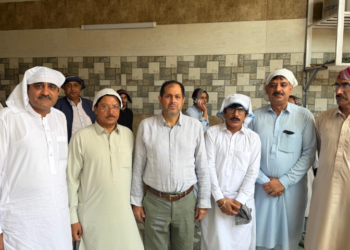 Isphanyar Bhandara visits Sikh community of Mardan