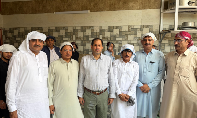 Isphanyar Bhandara visits Sikh community of Mardan