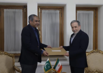 Mohsin Naqvi meets Iranian FM in Tehran as US-Iran talks face new hurdles