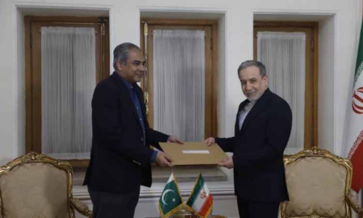 Mohsin Naqvi meets Iranian FM in Tehran as US-Iran talks face new hurdles
