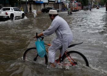 PMD issues weather alert as dust storms, heavy rain and thunderstorms expected across Pakistan