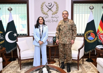 Canadian foreign minister meets Army Chief, discusses regional security