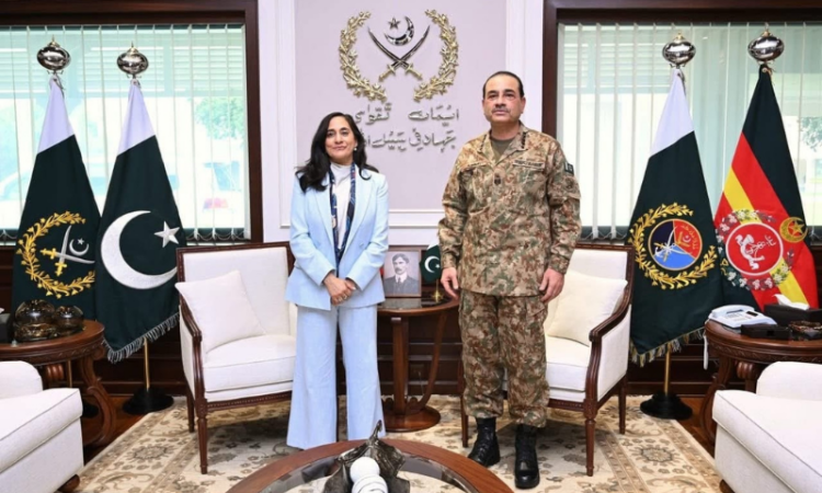 Canadian foreign minister meets Army Chief, discusses regional security