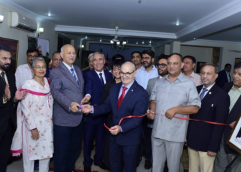 Fidel’s centenary commemorated with photo exhibition at Cuban Embassy