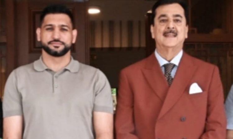 Gilani meets renowned boxer Amir Khan