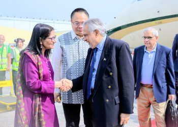 Ishaq Dar arrives in Manila to attend ASEAN Regional Forum ministerial meeting
