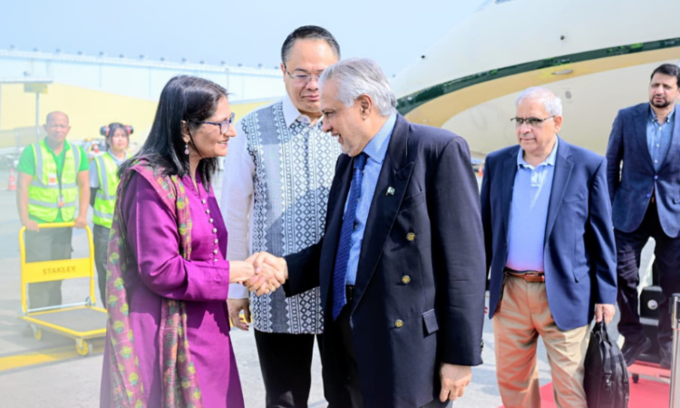 Ishaq Dar arrives in Manila to attend ASEAN Regional Forum ministerial meeting