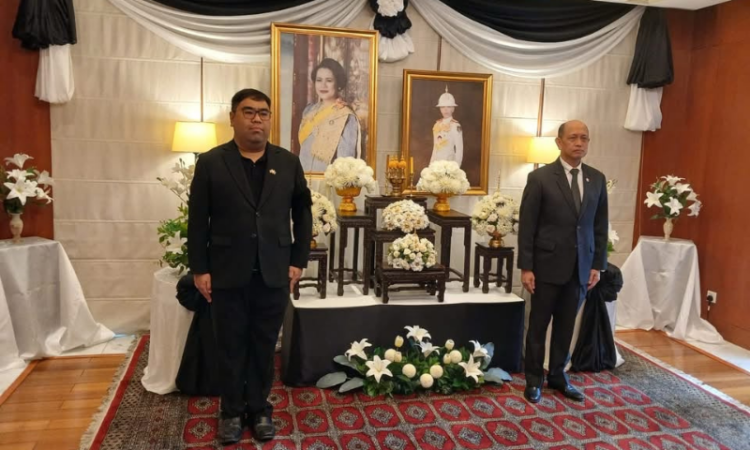 Malaysian envoy signs condolence book at Thai embassy in Islamabad