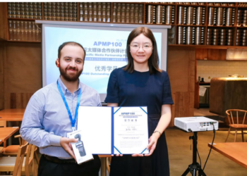 Moiz Farooq wins outstanding participant award at Xinhua’s APMP100 in Beijing
